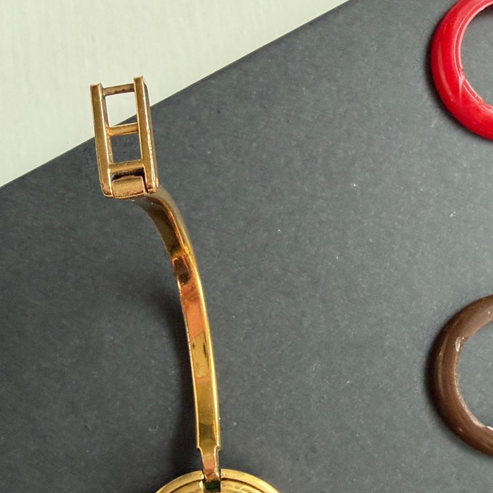Gucci Gold Tone Bracelet Watch with Interchangeable Color Bezels - Picture 10 of 16